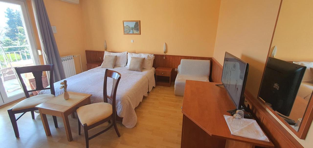 Garni Stanger Hotel Lovran Exterior photo