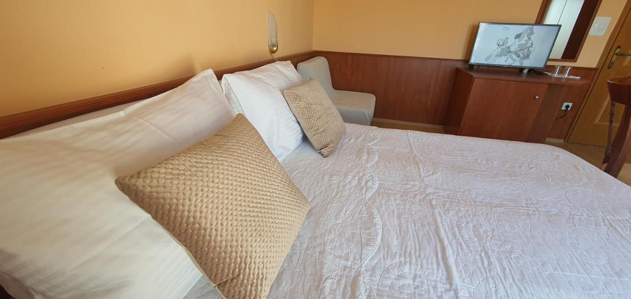 Garni Stanger Hotel Lovran Exterior photo